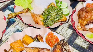 Sensasi Sambel Lojo Tempong Pedesnya Bikin Nagih di Danasri!