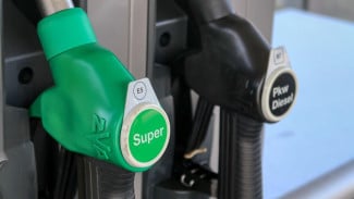 Apakah Kawasaki KLX 150 Hemat Bensin untuk Pemakaian Harian? Simak Fakta Konsumsi BBM dan Performa Motor Ini