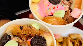 Kedai Queen! Surganya Es Cemil Viral dan Mie Jebew dengan Harga 10 Ribuan di Desa Danasri Lor