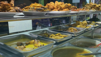 Rumah Makan Nasi Padang Langganan Mahasiswa Unsoed Purwokerto Nih, Yuk Cobain