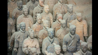 Pria Nekat Lompat ke Pit Museum Terracotta, Dua Patung Prajurit Bersejarah Rusak