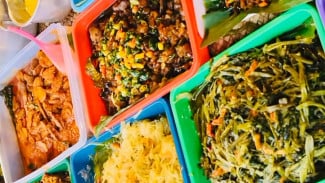 Ramesan Pedangan Suket! Kuliner Pasar Legendaris dengan Ayam Srundeng yang Bikin Ketagihan