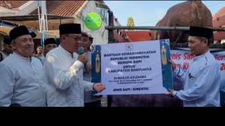 Penyerahan Sapi Kurban Presiden Prabowo ke Takmir Masjid Az Zahra Karangklesem, Purwokerto