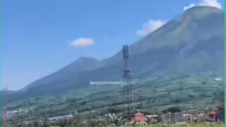 View Luar Biasa, Warga Membludak di Lapangan Garung Wonosobo untuk Salat Idul Adha 1446 H