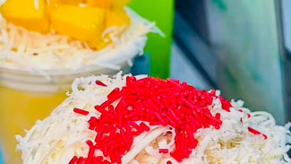 Ngemil Sore Seru di Lapangan Mersi: Cireng Isi 1500-an & Smoothies Jumbo yang Seger Pol!