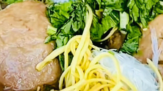 Bakso Lava Kedai Nona Cethar: Sensasi Empuk dan Segar yang Viral di Medsos!