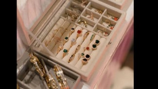 Tak Sadar Dicopet di Toko Emas Solo, Ny Mini Baru Tahu Saat ke Kasir