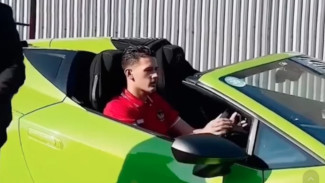 Gaya Sultan Bek Timnas! Justin Hubner Kepergok Nyetir Lamborghini Hijau yang Bisa Ngebut 0–100 km/jam dalam 2,9 Detik