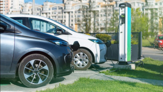 Rahasia Aman Jalan Jauh Pakai Mobil Listrik, Bisa Tempuh Jakarta–Semarang Tanpa Ngecas? Ini Faktanya!