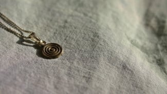 Misteri Kelahiran Sabtu: 4 Pusaka Gaib Pembawa Hoki dan Kekuatan Spiritual