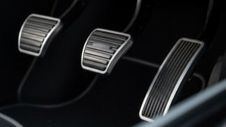 Pedal Kopling Mobil Keras Bikin Pegal? Cek Bagian Ini Dulu Sebelum ke Bengkel, Bisa Hemat Jutaan!