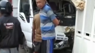 Geger! Mobil Dump Truk Hilang Kendali di Brebes, Tabrak Pohon Hingga Orang Sampai Meninggal
