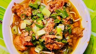 Mie Ayam Gratisan Pangsit? Cuma di Mie Ayam Miraos Pak Eko