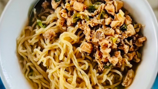 Mie Ayam Legendaris di Balik Susteran: Rasa Bumiayu yang Bikin Rindu