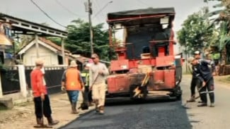 Pemeliharaan Rutin Jalan di Ruas Kedungbanteng-Keniten, Gunakan Aspal Hotmix