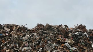 TPS Sokayasa Purwokerto Dikeluhkan Warga Berkoh, Sampah Membusuk dan Timbulkan Penyakit!