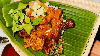 Richa Pencoeg, Rica-Rica Emperan: Rasa Gak Main-Main di Timur Pasar Manis