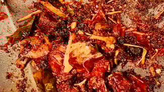 Bebek Goreng 24 Jam Paling Nendang di Baturraden, Sambel Ijo Bikin Nagih