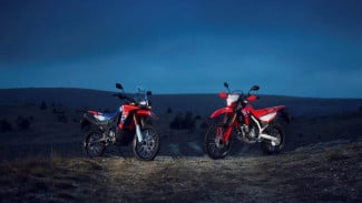 Bukan Skutik, Honda Justru Rilis Motor Trail Canggih dengan ABS Belakang Bisa Off, Ini Alasannya!