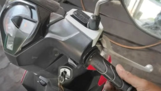 Tiba-Tiba Motor Matic Injeksi Kamu Mogok? Bisa Jadi Ini Biangnya, Jangan Sampai Akinya Jadi Dalang Utamanya!