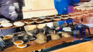 Serabi Cikal Purwokerto: Camilan Pagi Unik dengan Kelapa Muda Segar