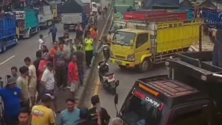 Imbas Aksi Demo Sopir Truk ODOL di Subah Batang, Jalur Pantura Macet Parah