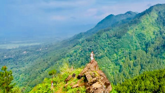 Nanjak Dulu, Terpukau Kemudian! Bukit Goa Purbalingga Tawarkan View Keren Maksimal