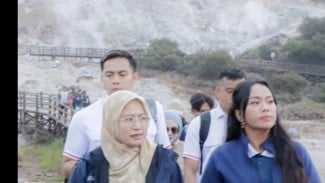 Pesona Dieng Bikin Terpukau Utusan Khusus Presiden, Zita Anjani Naik Jeep ke Kawah Sikidang
