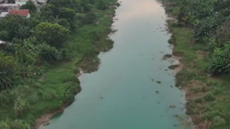 Pindo Deli 1 Buang Limbah Produksi Kertas Biru ke Citarum, DLH Turun Tangan