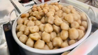 Cilok Legendaris Sejak 2008! Pak Slamet Ilyas Jualan Keliling Rasa Bintang Lima