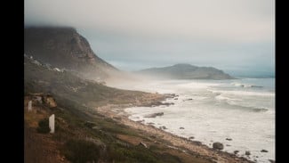 Ada Apa di Sedekah Laut Cilacap? Titipan Khusus Sri Sultan Siap Dilarung!