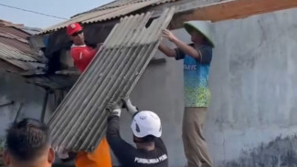 Relawan Purbalingga Peduli Lakukan Aksi Bedah Rumah di Desa Lumpang, Karanganyar