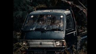 Terobos Jalur Kanan, Motor Pelajar Hantam Truk Hino di Purwokerto!