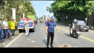 Sepeda Motor Benturan dengan Truk Boks Hino di Purwokerto, Korban Alami Luka Serius