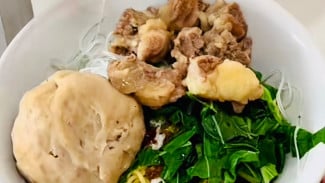 Bakso Gunung Merapi Super Pedas, Sensasi Makan Meledak di Purbalingga!