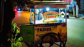 Hangatnya Kembang Tahu Mas Fadhil, Camilan Jadul Favorit di Malam Hari Purbalingga!