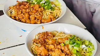 Mie Ayam Leni, Warisan Rasa dari Sang Ayah yang Tetap Menggoda Lidah di Purbalingga!