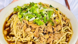 Mie Ayam Pak Muslim, Kuliner Legendaris Purwokerto Sejak 1980 yang Tetap Juara!
