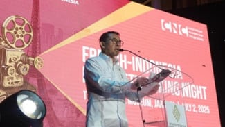 Rapat DPR Mendadak Haru: Tangis Anggota Komisi X Pecah Saat Fadli Zon Ragukan Istilah Pelecehan Massal 1998