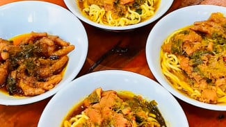 Mie Ayam Medhok Paling Hits di Dekat GOR Satria Purwokerto!