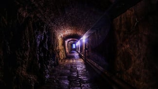 Lahir Sabtu Kliwon? 7 Fakta Mistis Ini Bisa Jadi Alasan Kenapa Kamu Selalu Dikejar Energi Gaib!