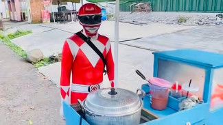 Cilok Power Rangers Viral di Purbalingga! Murah, Enak, dan Bikin Ngakak!