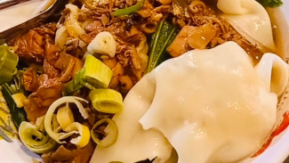 Mie Ayam Malam Hari Favorit Warga Purwokerto, Topingnya Bikin Ngiler!