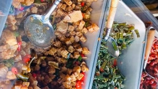 Warung Selera Pabuaran: Surga Sarapan Pagi dengan Lauk Beragam di Purwokerto!