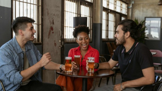 Prediksi Kehidupan Sosial dan Relasi Bagi Weton Rabu Legi di Pertengahan Hingga Akhir Tahun 2025