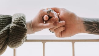 Jodoh di Depan Mata? Prediksi Keberuntungan Asmara Weton Selasa Pon 2025