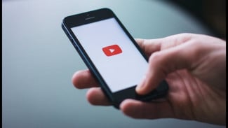Monetisasi Dicabut! YouTube Larang Video AI Tanpa Sentuhan Manusia Mulai 15 Juli 2025