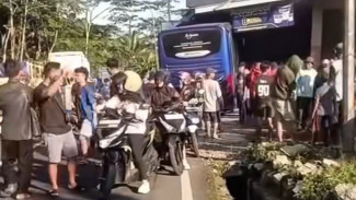 Penumpang Histeris! Kecelakaan Bus Tabrak Rumah Warga di Bayeman Tlahab Lor Purbalingga
