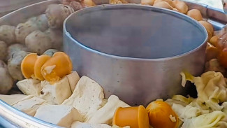 Pangsit Tulang Rangu Viral! Renyahnya Bikin Ketagihan di Kebondalem