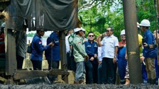 Sumur Tua Dikelola Rakyat, Bahlil: Hasil Besar Rp 2 Juta Per Hari, Lapangan Kerja Melimpah